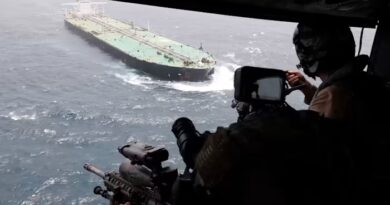Iranian tankers gather off Sri Lankan coast 