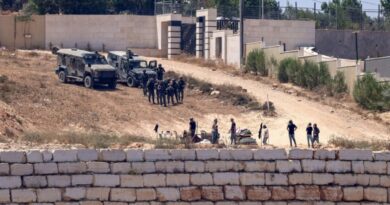 Israeli settlers keep up siege of Palestinian homes despite army intervention Israeli settlers keep up siege of Palestinian homes despite army intervention