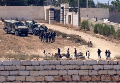Israeli settlers keep up siege of Palestinian homes despite army intervention Israeli settlers keep up siege of Palestinian homes despite army intervention