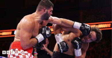 Filip Hrgovic lands a punch on Moses Itauma