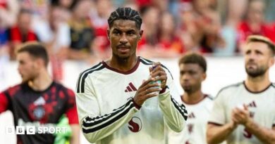 Manchester United forward Marcus Rashford claps