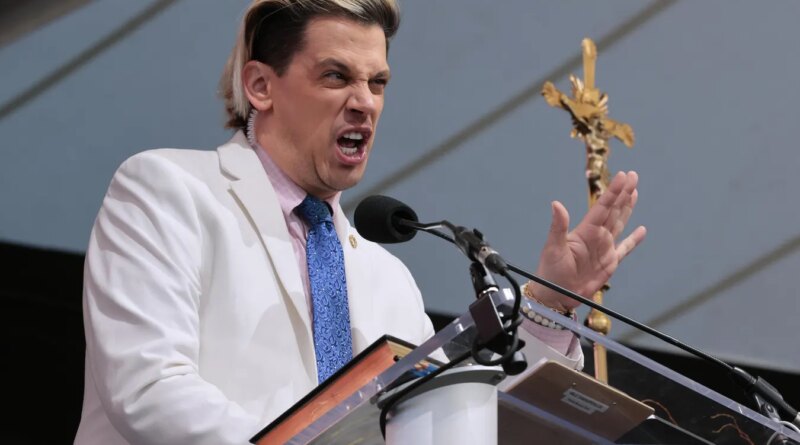 Milo Yiannopoulos Detained By ICE In New Orleans