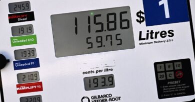 Oil falls 5% after Trump calls off Iran strikes, says Hormuz deal agreed
