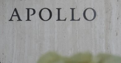 Apollo Global Management signage in New York, US, on Tuesday, Dec. 5, 2023. Apollo's CEO said it's getting harder for active managers to beat indexes in public markets and that it is easier for investors to find alpha in private markets. Photographer: Jeenah Moon/Bloomberg via Getty Images