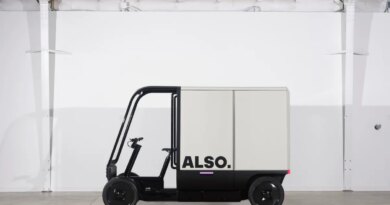 Also quad cargo commercial autonomous delivery vehicle