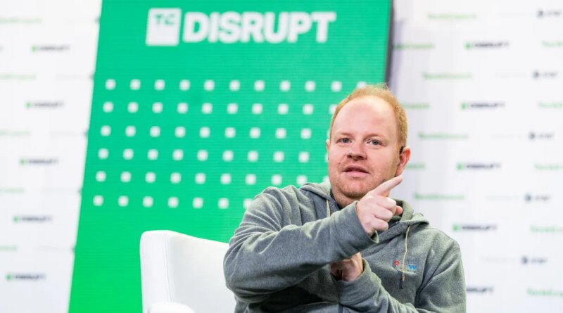 Parker Conrad, CEO at Rippling talks with Mary Ann Azevedo talk about "Going Global" at TechCrunch Disrupt in San Francisco on October 20, 2022. Image Credit: Haje Kamps / TechCrunch