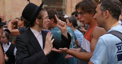 Sabbath cafe clash lays bare Israel faultlines