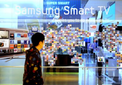 A South Korean man walks past a Samsung smart TV advertisement at a showroom in Seoul on January 28, 2011. Samsung Electronics said fourth-quarter net profit 3.42 trillion won ($3.07 billion), but forecast a challenging few months ahead after a record-setting year. AFP PHOTO / PARK JI-HWAN (Photo credit should read PARK JI-HWAN/AFP via Getty Images)