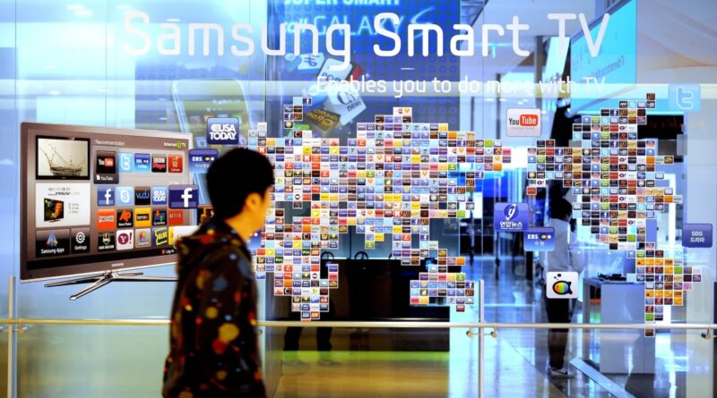 A South Korean man walks past a Samsung smart TV advertisement at a showroom in Seoul on January 28, 2011. Samsung Electronics said fourth-quarter net profit 3.42 trillion won ($3.07 billion), but forecast a challenging few months ahead after a record-setting year. AFP PHOTO / PARK JI-HWAN (Photo credit should read PARK JI-HWAN/AFP via Getty Images)