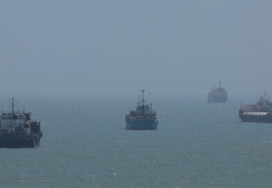 Shipping traffic through Strait of Hormuz rises slightly, data shows