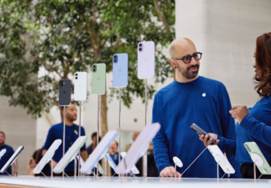 Apple Store showing iPhone 17 models