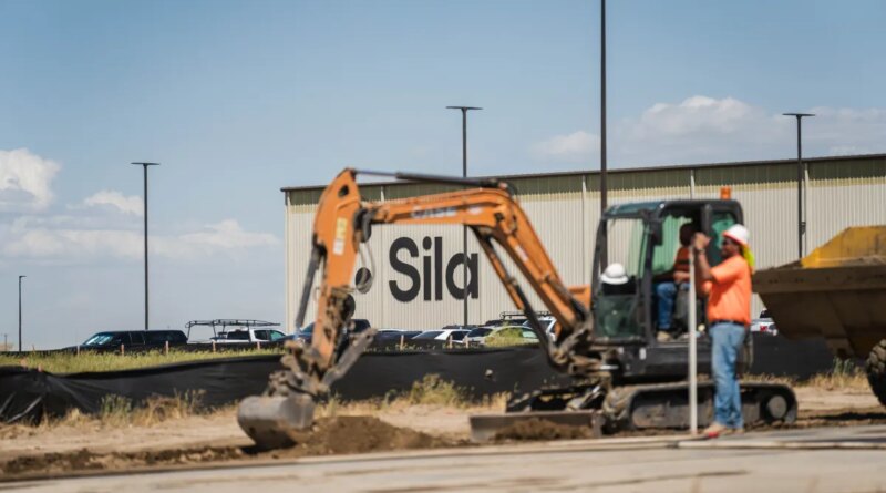 Digger breaks ground at Sila facility in Moses Lake, Washington