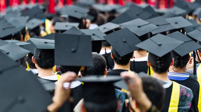 Some student-loan borrowers mistakenly received past-due notices. Correction emails are coming.