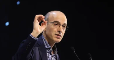 The author of 'Sapiens' says 'now is the time' to resist giving AI rights