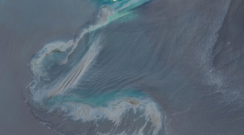 Two slicks appear in Gulf as huge oil spill off Oman threatens disaster