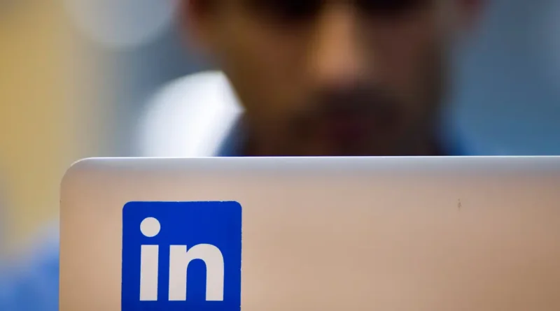Workers are rewriting their LinkedIn histories to add AI skills. Here's what they're dropping.