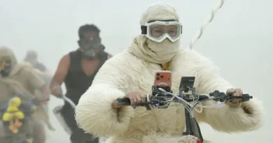 19 surreal photos show the mud, chaos, and glamour of Burning Man