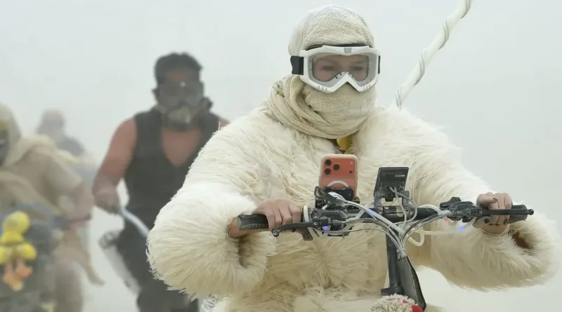 19 surreal photos show the mud, chaos, and glamour of Burning Man
