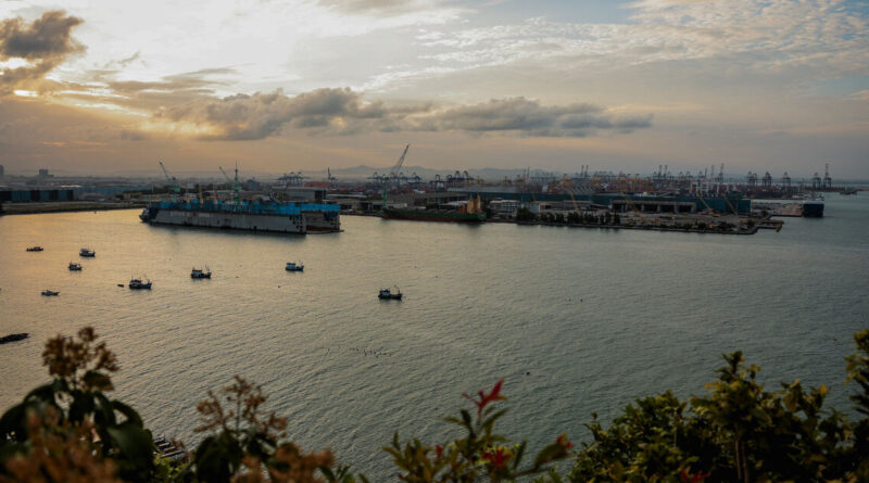 After over 200 days at sea, U.S. aircraft carrier arrives in Thailand