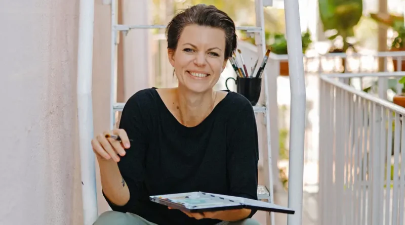 An artist using AI to run her business explains why she isn't worried about it replacing artists