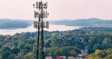 Cell Tower REITs: No Threat From Above