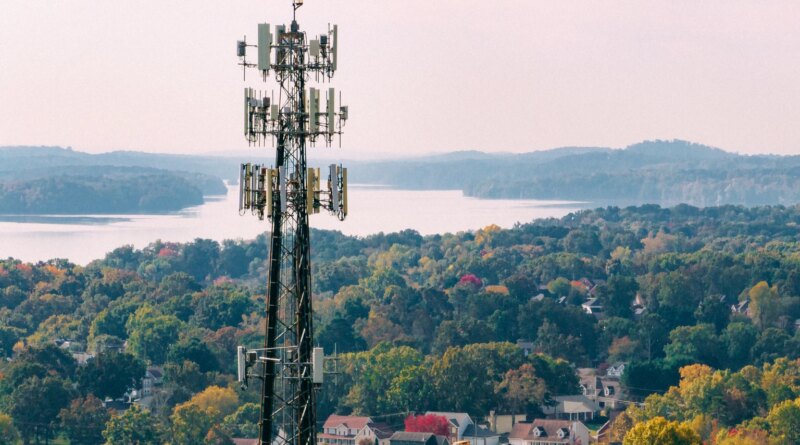 Cell Tower REITs: No Threat From Above