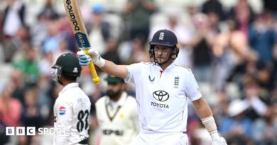 England captain Joe Root discusses tactics at Edgbaston