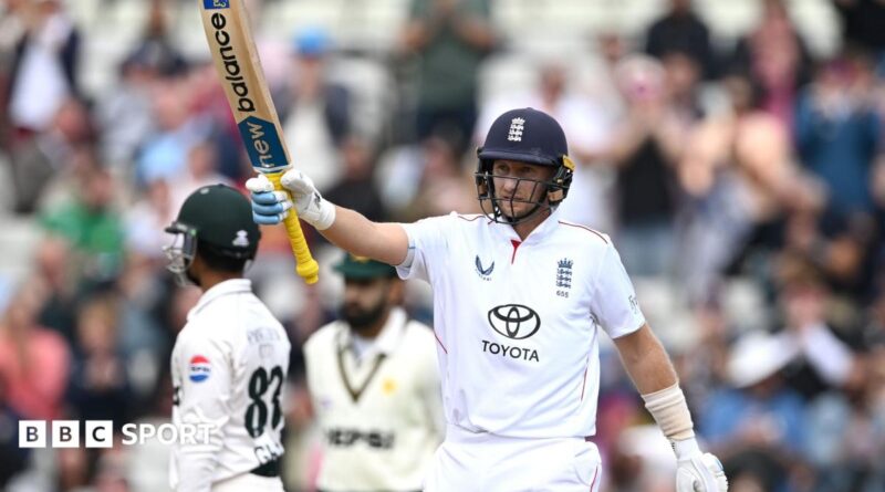 England captain Joe Root discusses tactics at Edgbaston