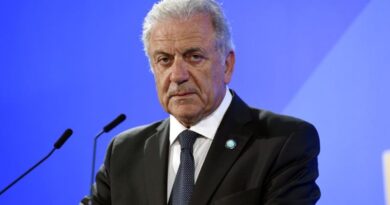 Greek parliament lifts immunity of ex-Commissioner amid 'Qatargate' probe