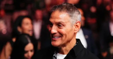 Hollywood exec Ari Emanuel says he treats his to-do list like a 'contract' with himself