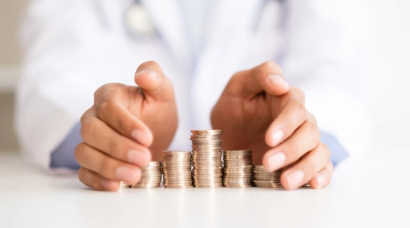 The doctor protects the savings