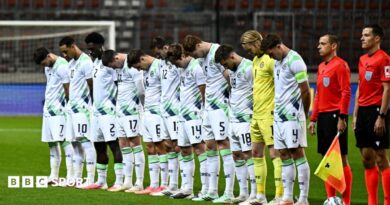 The Republic of Ireland squad bow their heads