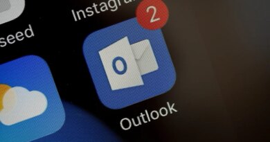 A photo of the icon for the Microsoft email app Outlook.