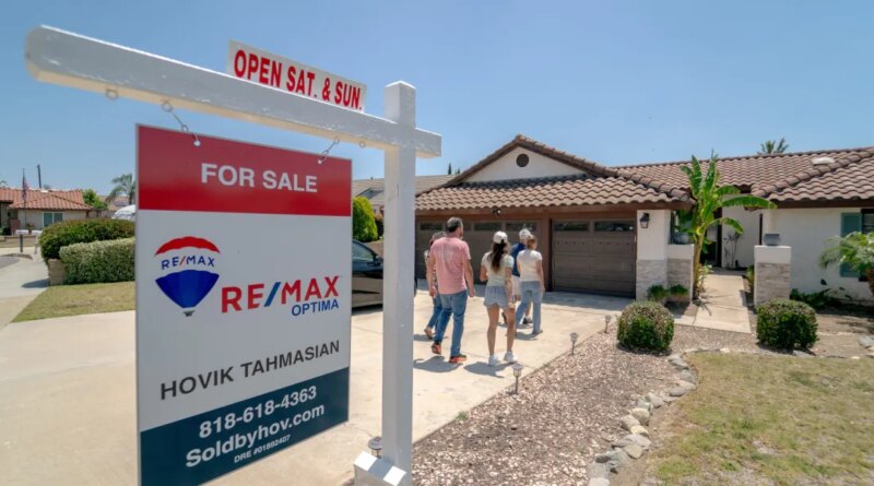 Mortgage lending standards are so tight that homebuyers must have 'pristine' credit histories, study says, as sales head for 31-year low | Fortune