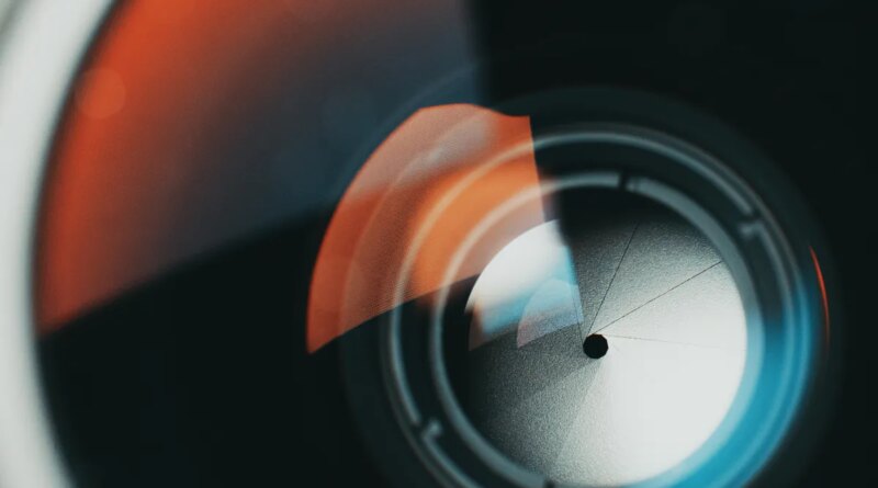 Photographic aperture camera lens