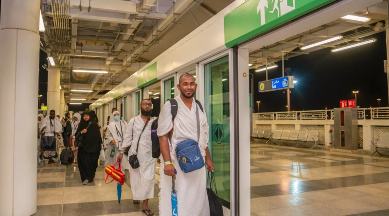 Saudi Hajj Ministry Starts Using AI to Improve Pilgrim Services