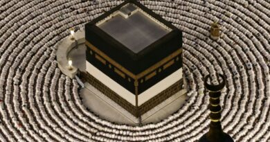 Saudi says Houthis target Mecca, warn of 'red line'