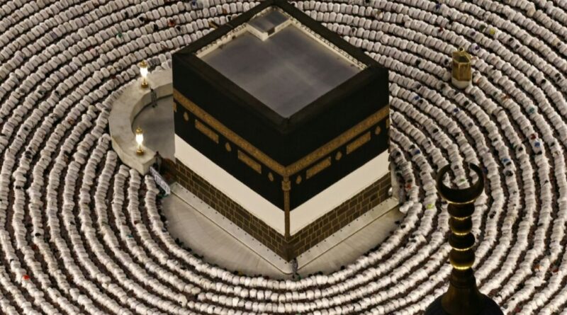 Saudi says Houthis target Mecca, warn of 'red line'