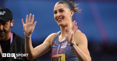 Amy Hunt smiles and waves after the 200m at the Ultimate Championship