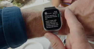The new Apple Watch can listen in on your conversations and take notes. That makes me feel weird.