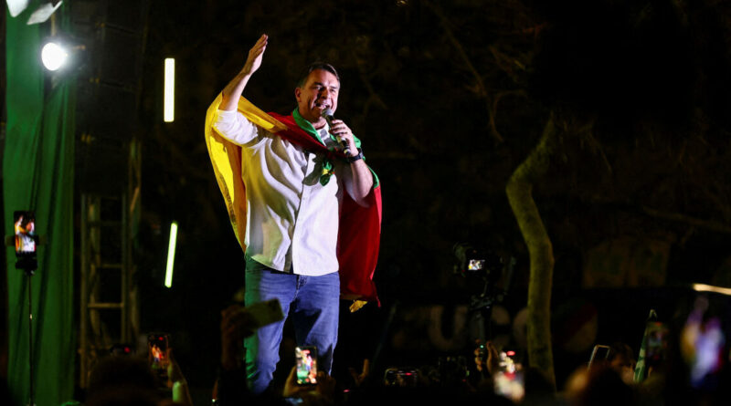Thousands of Brazilians rally for Bolsonaro in tight presidential race against Lula