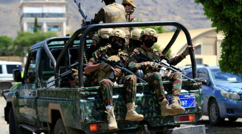 Yemen government forces say hit Houthis in Red Sea city