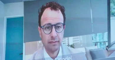 'SNL' spoofs Dario Amodei: 'AI is the devil and I its maker'