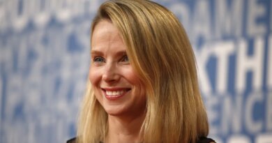 Marissa Mayer poses for a picture on the red carpet for the 6th annual 2018 Breakthrough Prizes at Moffett Federal Airfield, Hangar One in Mountain View, Calif., on Sunday, Dec. 3, 2017. (Nhat V. Meyer/Bay Area News Group)