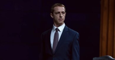 Jeremy Strong as Mark Zuckerberg in The Social Reckoning