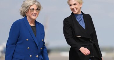 Air Force One passengers reveal Trump's inner circle and who is 'whispering in his ear and talking softly in private quarters' | Fortune