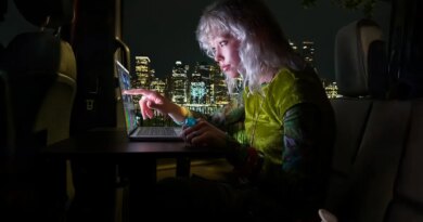 Apple’s touchscreen MacBook Pro pushes laptop pricing to a new extreme | TechCrunch