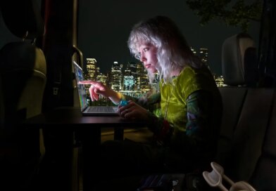 Apple’s touchscreen MacBook Pro pushes laptop pricing to a new extreme | TechCrunch