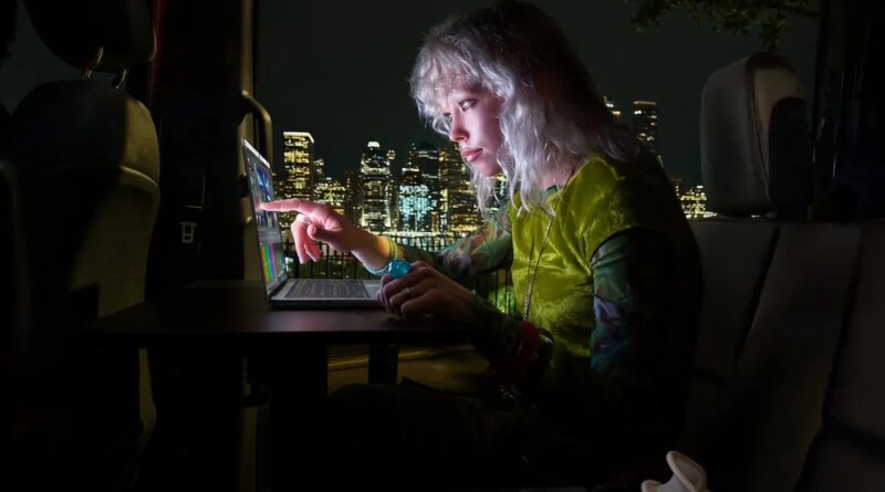 Apple’s touchscreen MacBook Pro pushes laptop pricing to a new extreme | TechCrunch