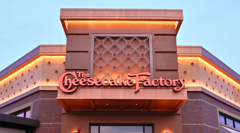 Cherry on top: Cheesecake Factory dishes out earnings win from the center of the Obama-Trump controversy